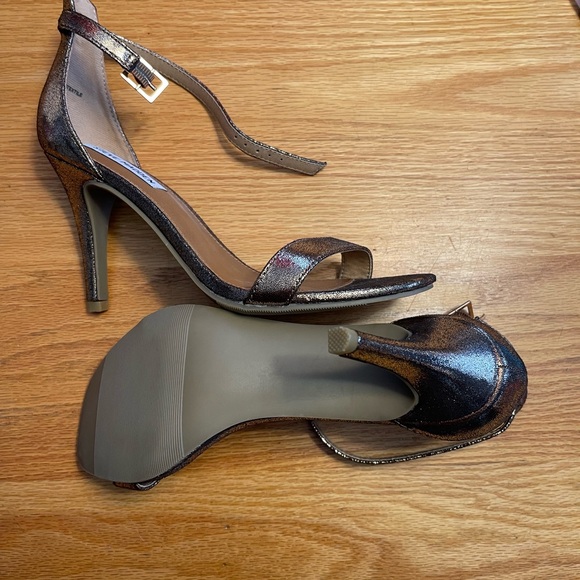 Steve Madden Heels. New, never worn. - Picture 2 of 4